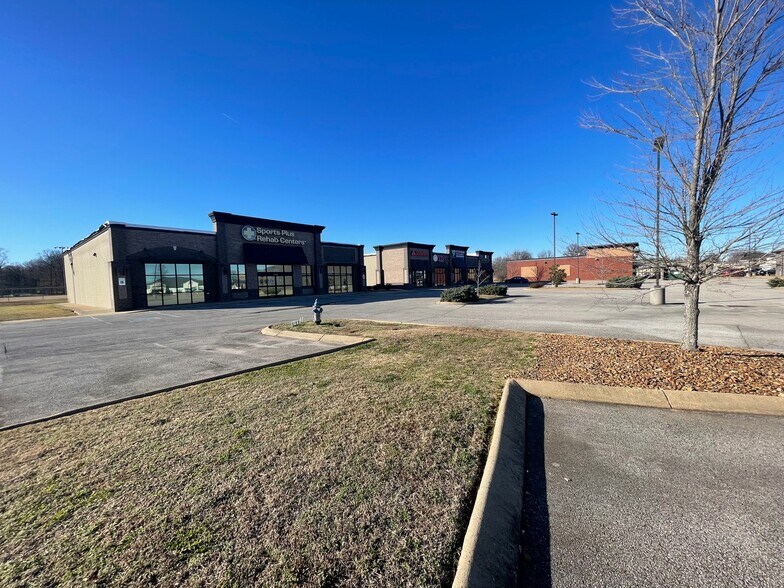 More Photos Of 1378 Union University Dr, Jackson General Retail For Lease
