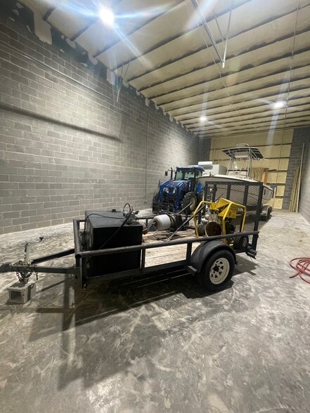 More Photos Of 6935 Big Lake Rd, Lake Charles Flex For Lease