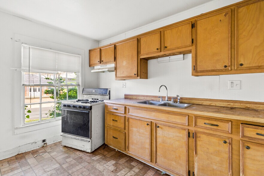 More Photos Of 928 University Ave, Huntsville Apartments For Sale