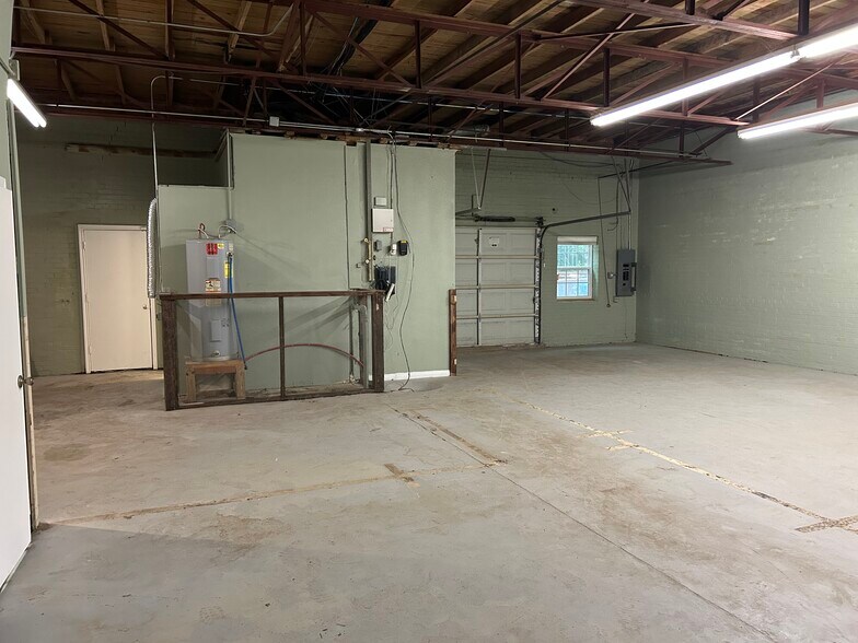 More Photos Of 121 S Glenwood Blvd, Tyler Storefront For Sale