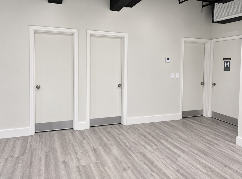 More Photos Of 401 W Lantana Rd, Lantana Medical For Sale