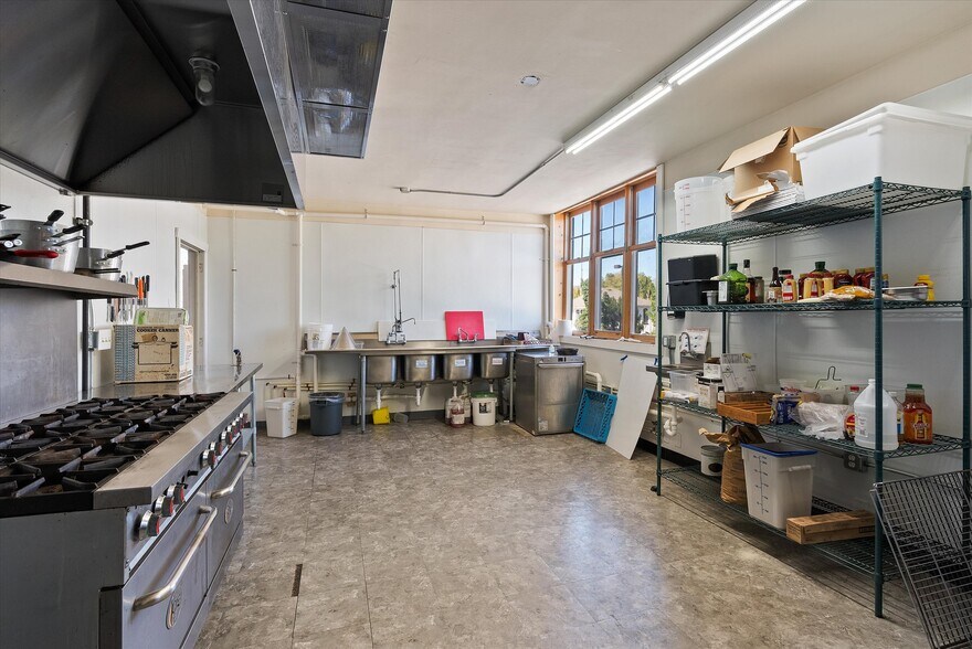 More Photos Of 1133 Indiana Ave, Sheboygan Storefront Retail Office For Lease