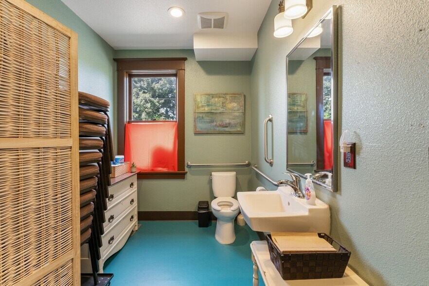 More Photos Of 5131 NE 23rd Ave, Portland Religious Facility For Sale