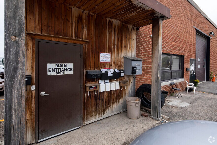 More Photos Of 98-102 Rutherford Rd S, Brampton Warehouse For Lease