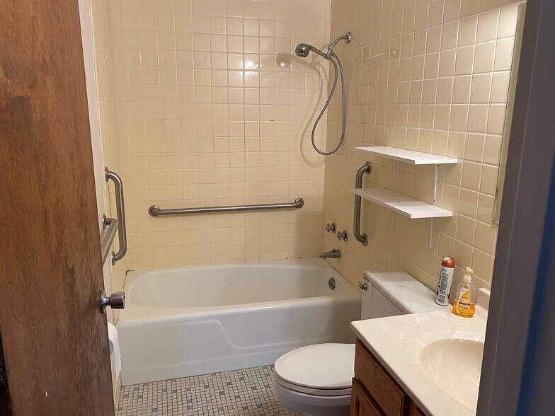 More Photos Of 231 Mac Ave, East Lansing Storefront Retail Office For Lease