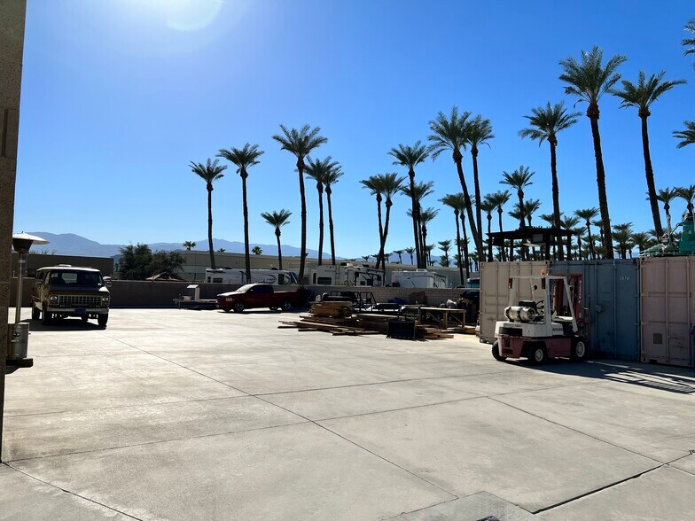 More Photos Of 39205 Leopard St, Palm Desert Showroom For Lease