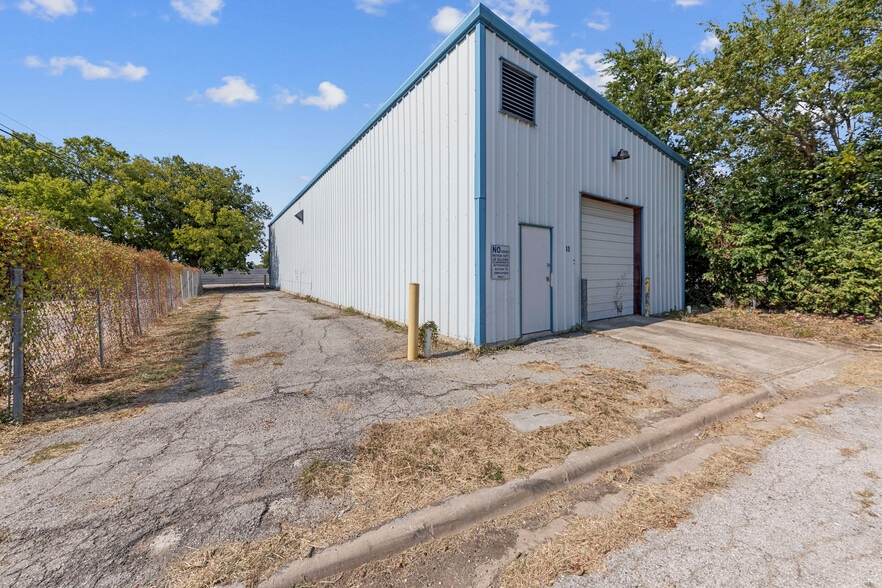 More Photos Of 49 Happy St, Killeen Warehouse For Lease