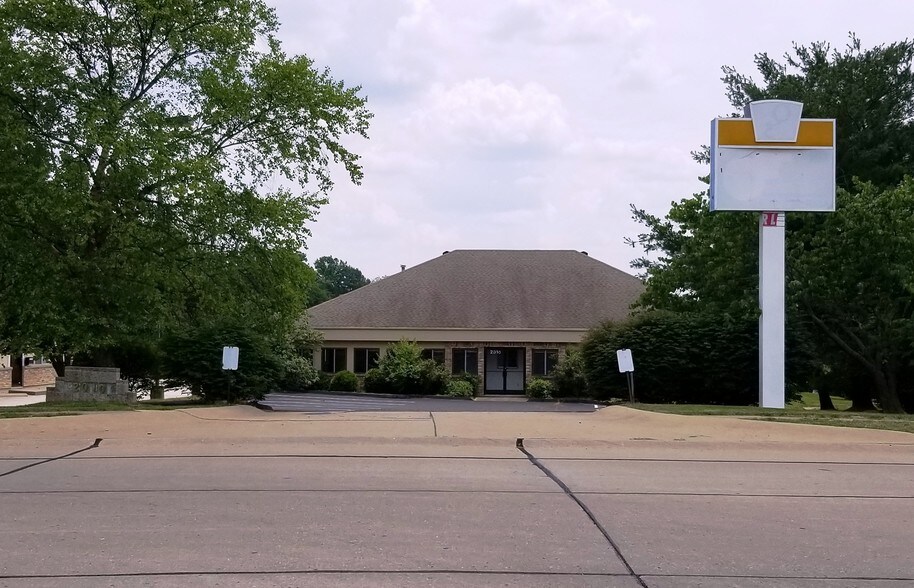 More Photos Of 2010 Bluestone Dr, Saint Charles Office For Sale
