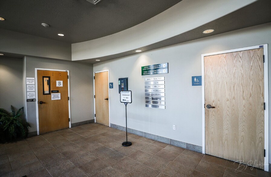 More Photos Of 368 E Riverside Dr, St George Medical For Sale