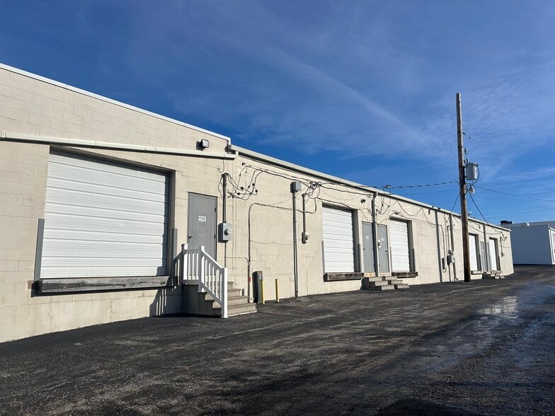 More Photos Of 11704-11718 Lackland Industrial Dr, Saint Louis Flex For Lease