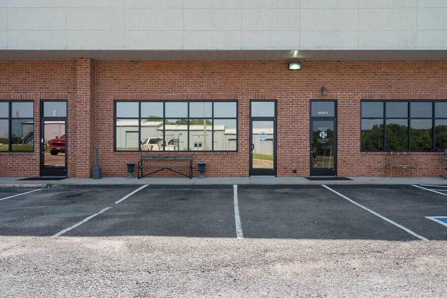 More Photos Of 6978 Lebanon Rd, Mount Juliet Showroom For Lease
