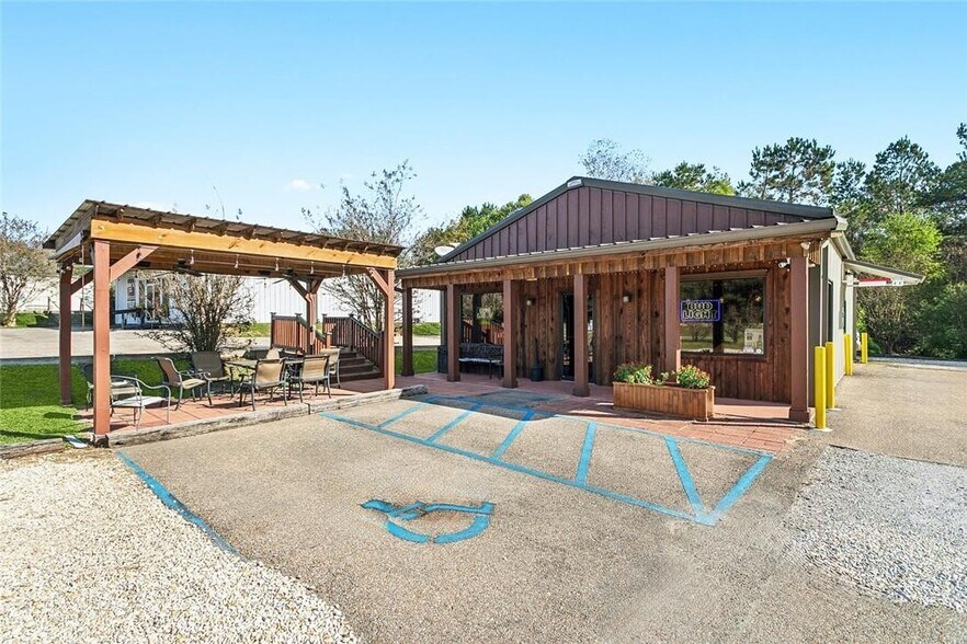 Primary Photo Of 82004 Louisiana 25, Folsom Fast Food For Sale