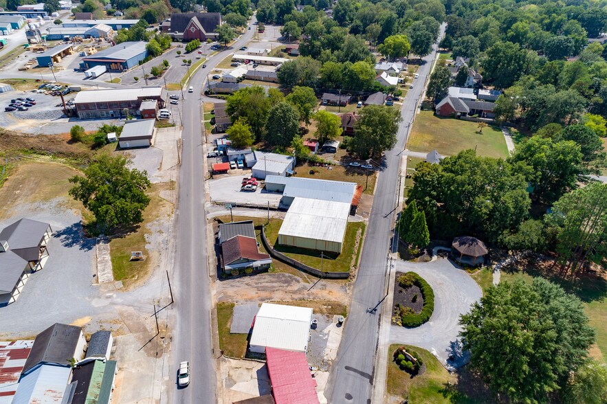 More Photos Of 217 Sparkman St SW, Hartselle Warehouse For Sale
