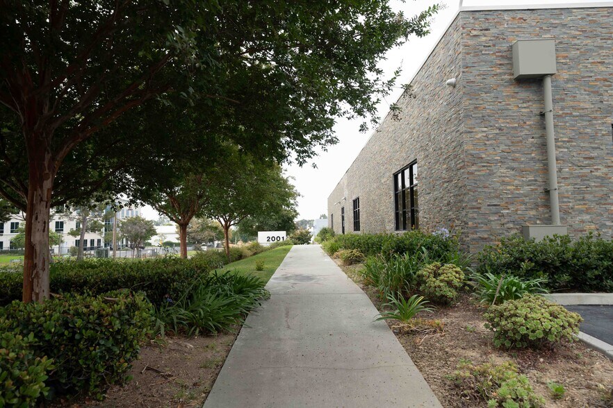 More Photos Of 2001 Saturn St, Monterey Park Light Distribution For Sale