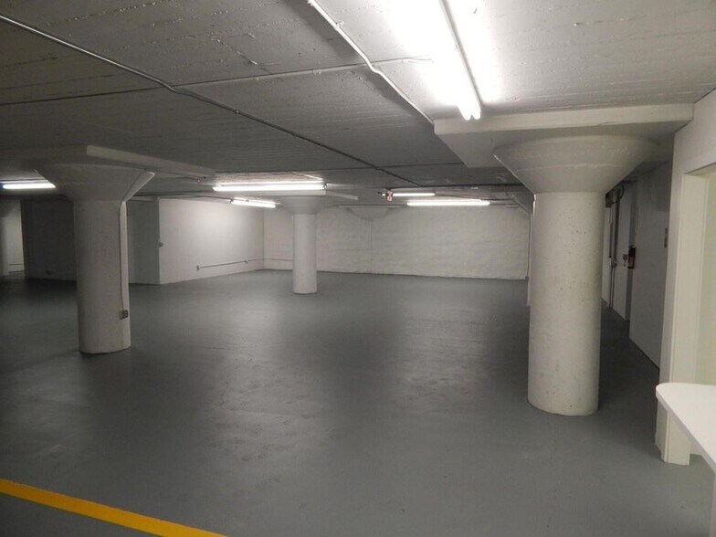 More Photos Of 327 S Fir St, Medford Warehouse For Sale