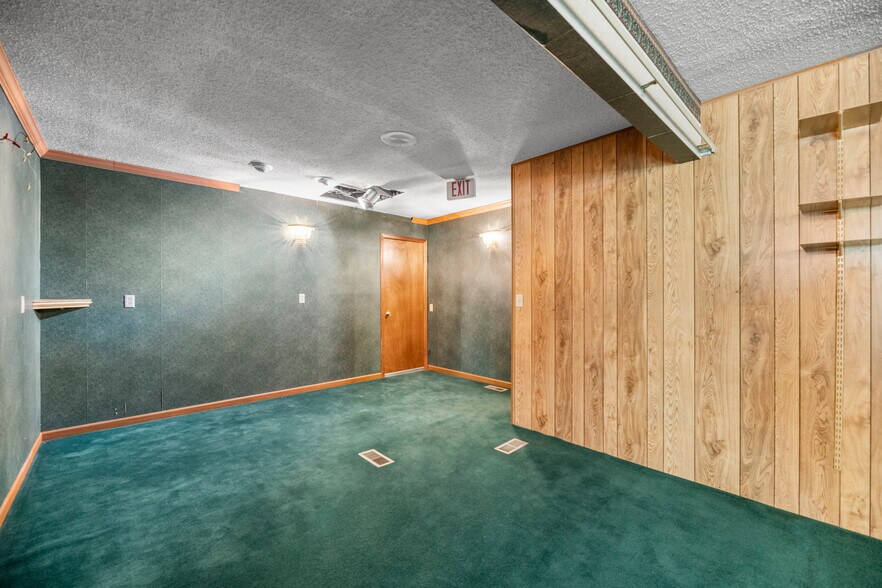More Photos Of 106 Shadybrook Dr, Cheney Office For Sale