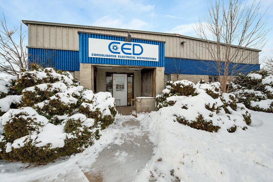 Primary Photo Of 3180 Coronet Way, Green Bay Manufacturing For Lease