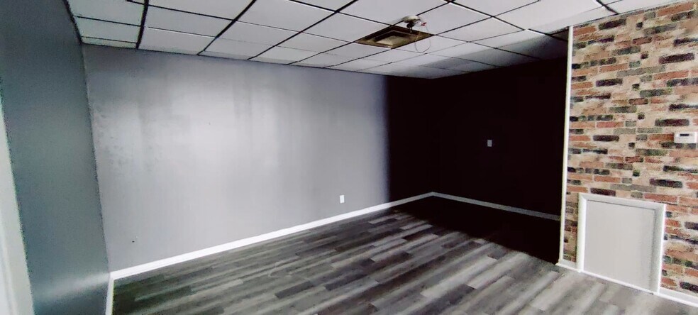 More Photos Of 5021 Wyoming St, Dearborn Convenience Store For Sale