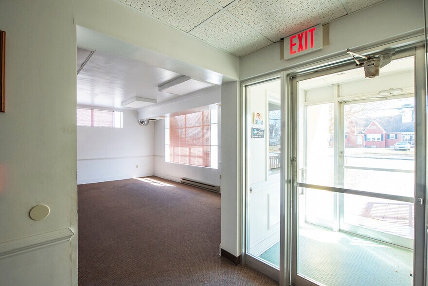 More Photos Of 493 Main St, Warsaw Medical For Sale