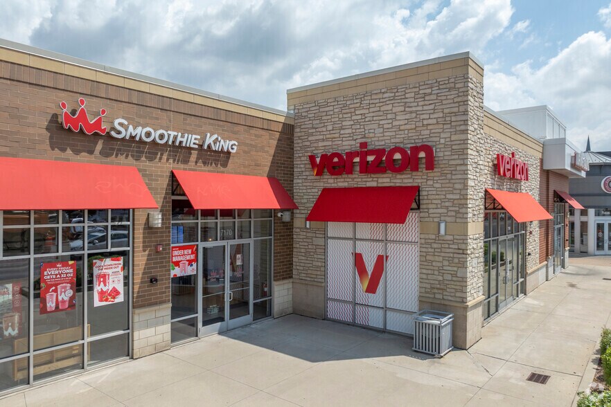 More Photos Of 7170 Cermak Rd, Berwyn Freestanding For Sale