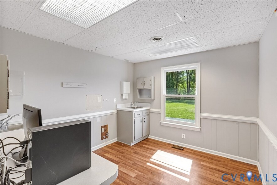 More Photos Of 10806 Rives Ave, Mc Kenney Medical For Sale