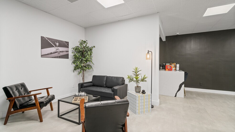 More Photos Of 1510 E Colonial Dr, Orlando Office For Lease