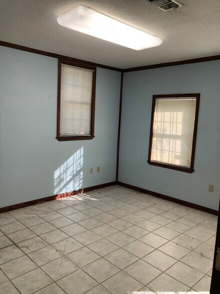 More Photos Of 1904 22nd Ave, Gulfport Office For Sale