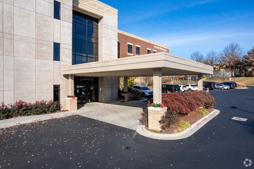 More Photos Of 1415 Old Weisgarber Rd, Knoxville Medical For Lease