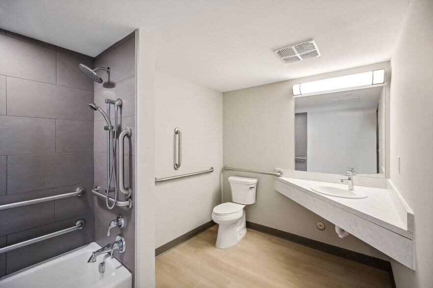 More Photos Of 34911 Van Dyke Ave, Sterling Heights Apartments For Lease