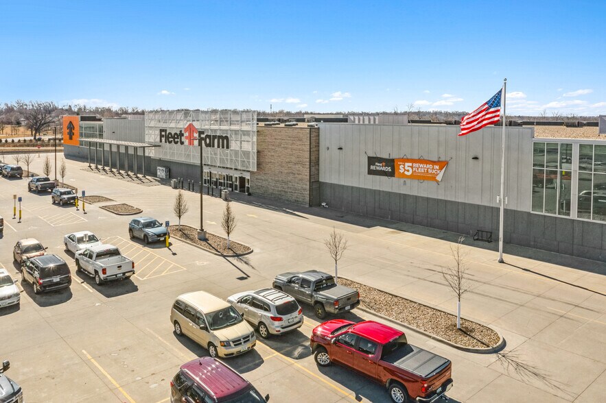 More Photos Of 4650 Cross Point Blvd NE, Cedar Rapids Freestanding For Sale