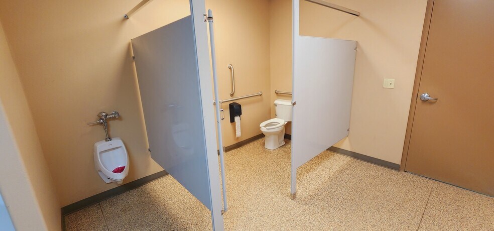 More Photos Of 860 35th Ave E, Dickinson Warehouse For Sale