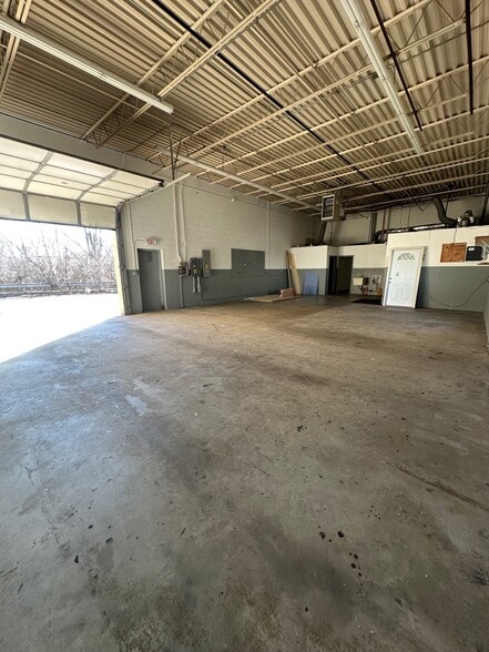 More Photos Of 3300-3312 Encrete Ln, Dayton Light Manufacturing For Lease