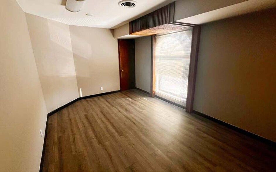 More Photos Of 5400 Phoenix Ave NE, Albuquerque Office For Lease