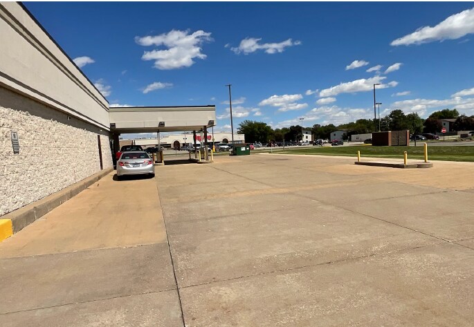 More Photos Of 1980 National Blvd, Galesburg Office For Sale