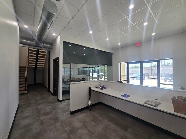 More Photos Of 714 Highway 71 W, Bastrop Freestanding For Lease