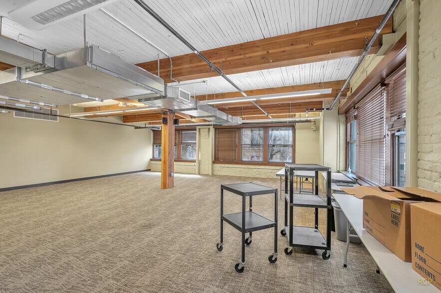 More Photos Of 75 NW Couch St, Portland Medical For Lease