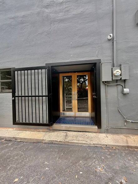 More Photos Of 3090 SW 8th St, Miami Freestanding For Lease