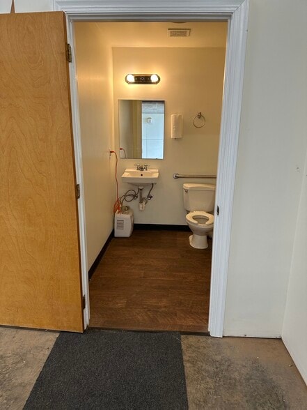 More Photos Of 3652-3662 Smith Farm Rd, Matthews Warehouse For Lease