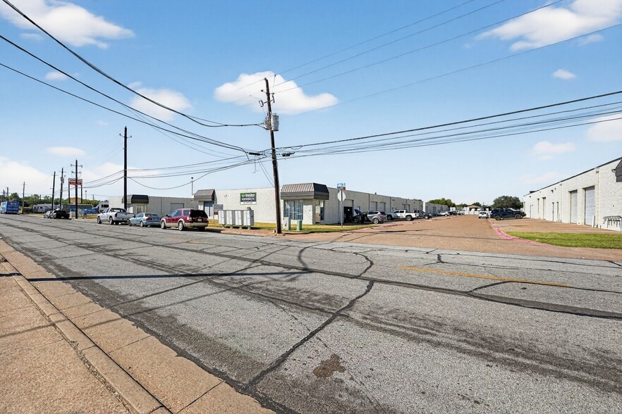 More Photos Of 410-420 Lillard Rd, Arlington Flex For Lease