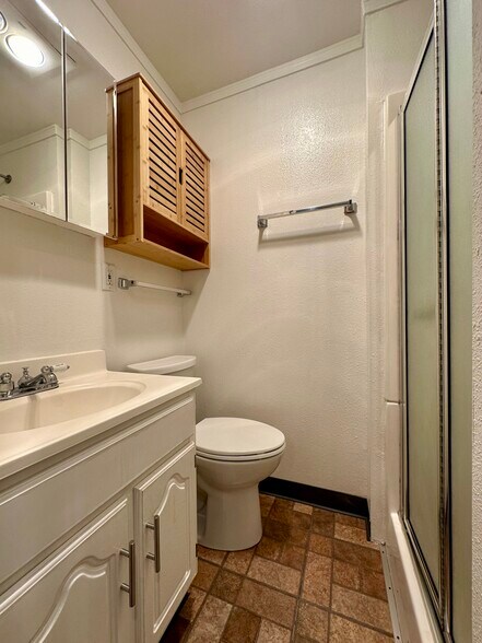 More Photos Of 600 W Crockett St, Seattle Apartments For Lease