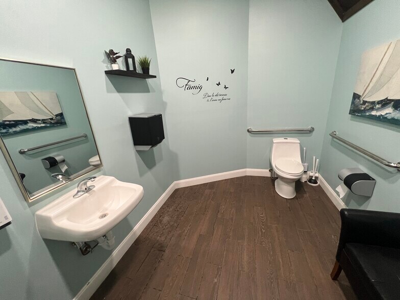 More Photos Of 10804 Wilkshire Blvd, Bolivar Office For Sale