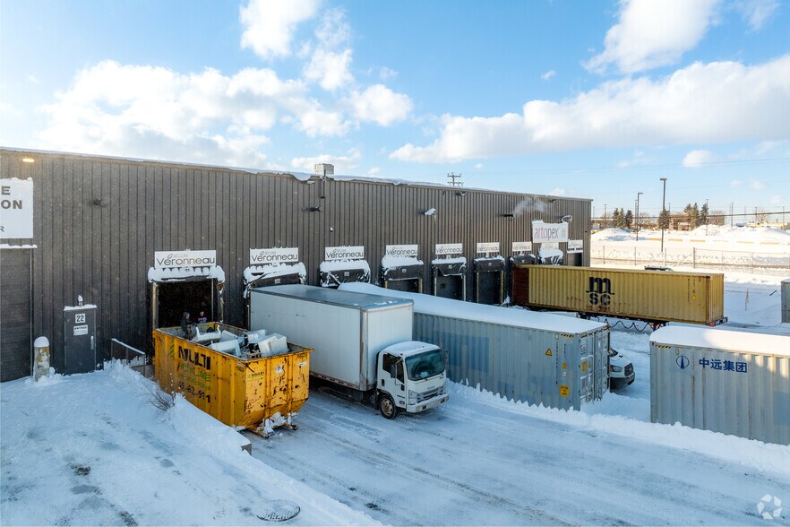 More Photos Of 2117-2129 Rue Berlier, Laval Manufacturing For Lease