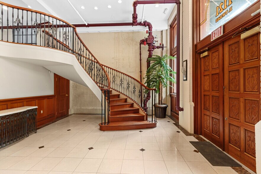 More Photos Of 1121 E Twiggs St, Tampa Loft Creative Space For Lease