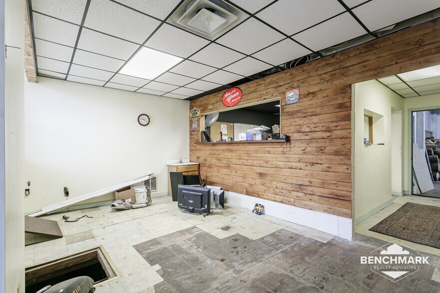 More Photos Of 4017 Railroad, Williamson Warehouse For Sale