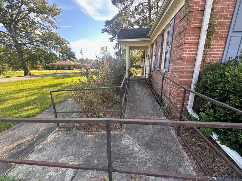 More Photos Of 416 E 3rd Ave, Cordele Medical For Sale