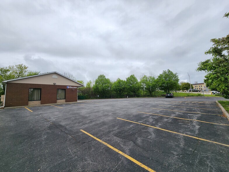 More Photos Of 212 E Manlius St, East Syracuse Freestanding For Lease