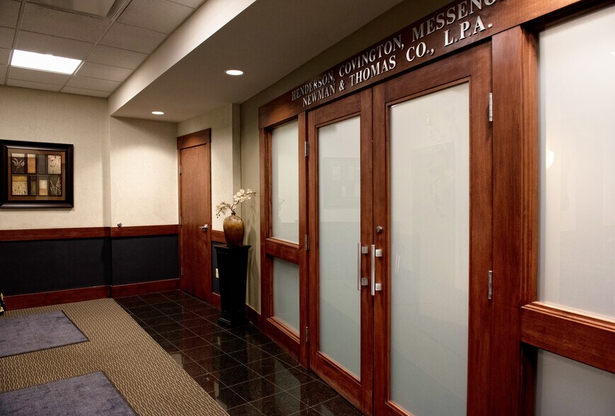 More Photos Of 6 W Federal St, Youngstown Office For Sale