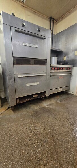 More Photos Of 418 E Washington St, Arma Storefront Retail Residential For Sale