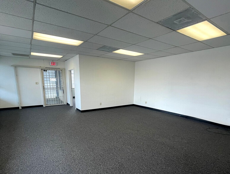 More Photos Of 4651 Pacific Blvd, Vernon Manufacturing For Sale