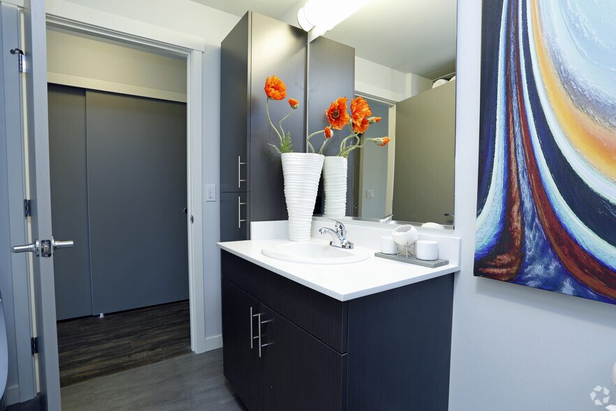 More Photos Of 1516 NW 51st St, Seattle Apartments For Sale